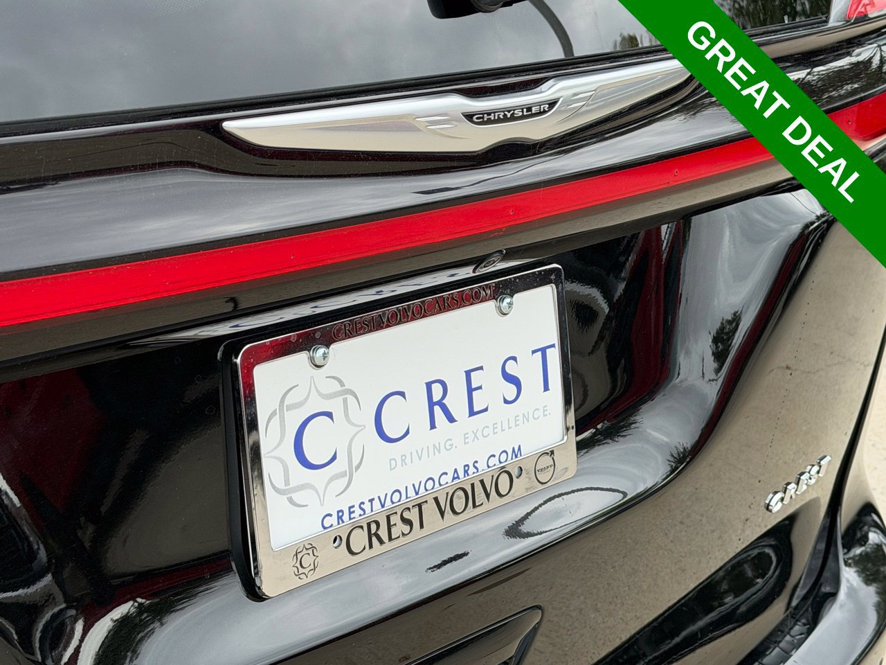 Used 2024 Chrysler Pacifica Touring-L FWD image 12