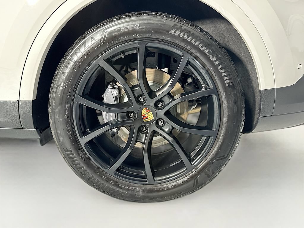 Certified 2025 Porsche Cayenne AWD/4WD image 33
