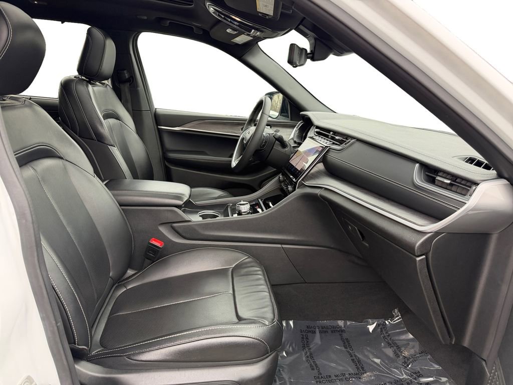 Used 2024 Jeep Grand Cherokee L Limited w/ Luxury Tech Group II image 15
