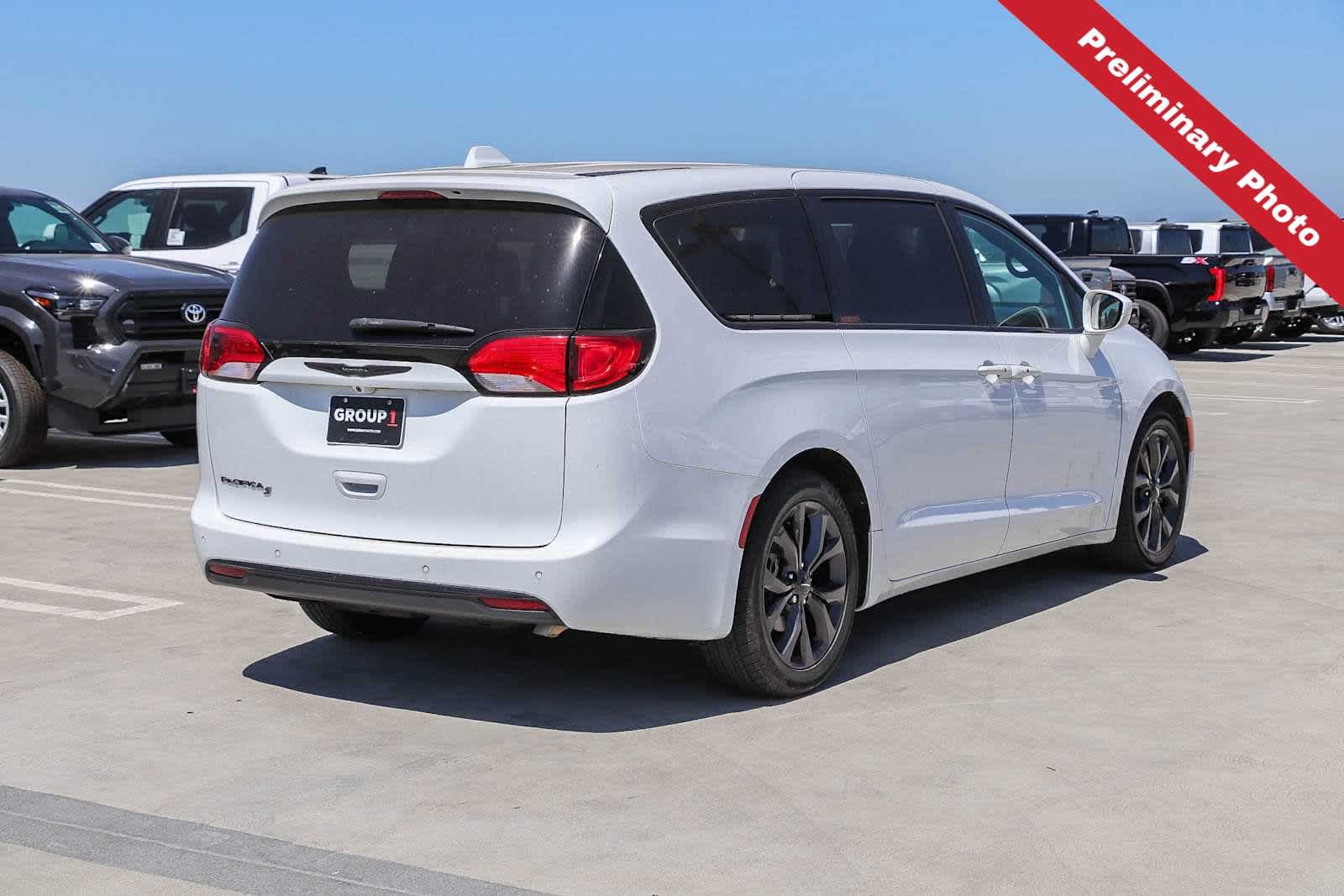 Used 2018 Chrysler Pacifica Touring Plus w/ S Appearance Package FWD image 6