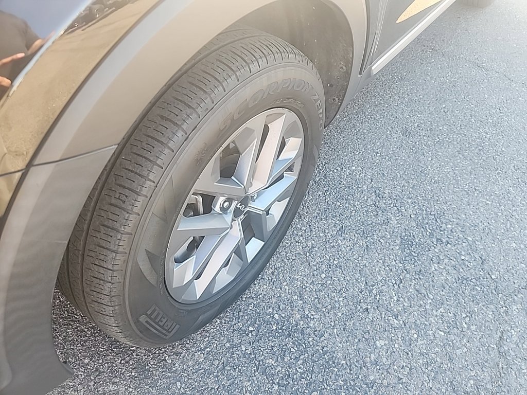 Certified 2024 Kia Telluride LX FWD image 7