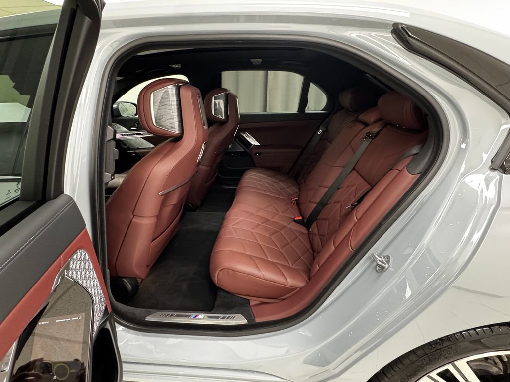 Used 2023 BMW 760i xDrive w/ Executive Package image 13