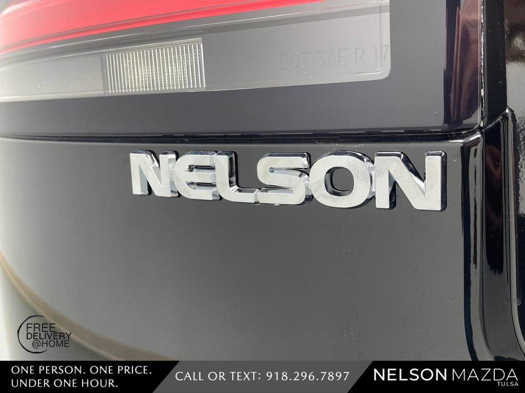 Used 2018 Land Rover Discovery HSE image 16