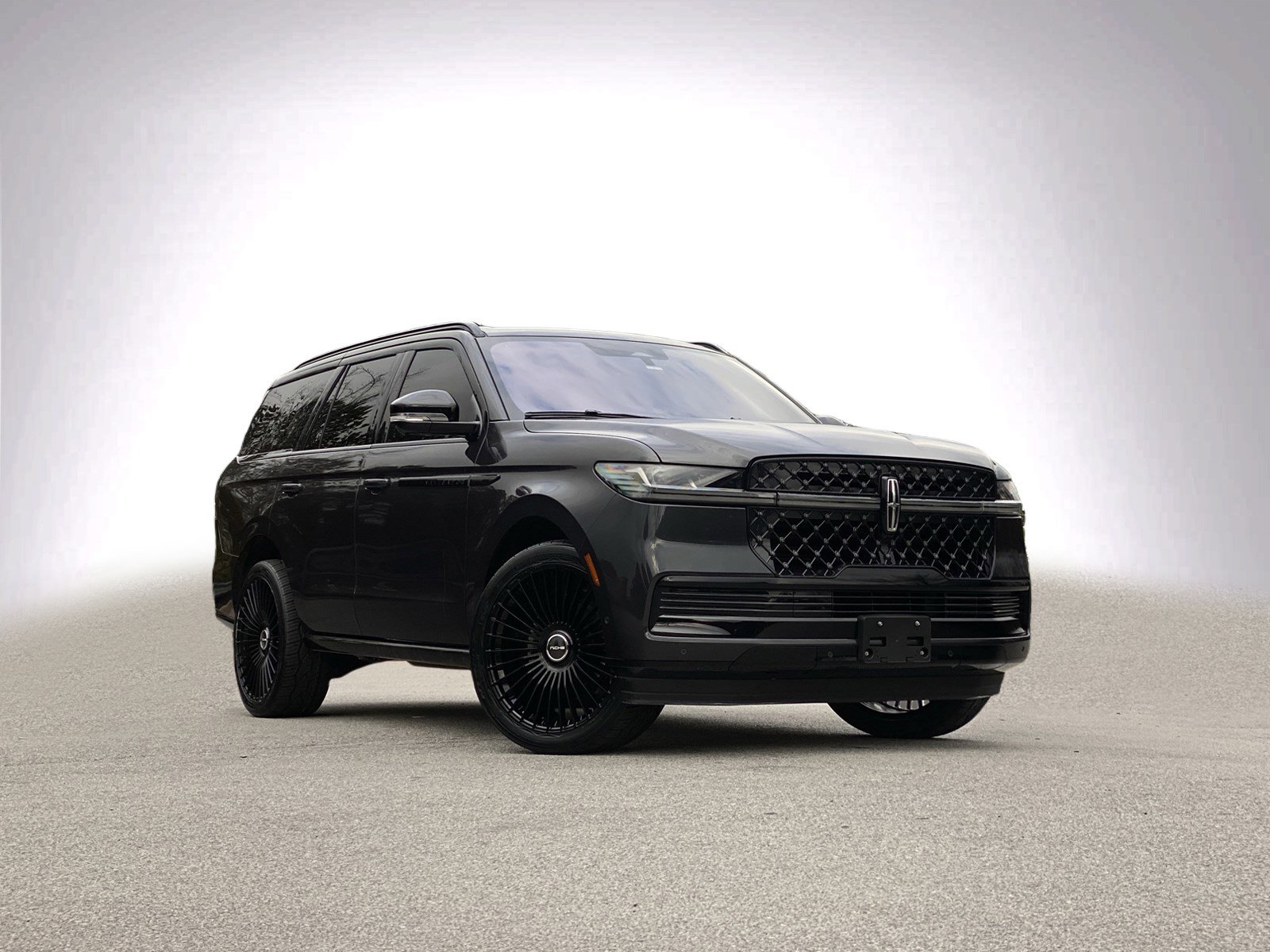 Used 2025 Lincoln Navigator Reserve w/ Jet Appearance Package video 2