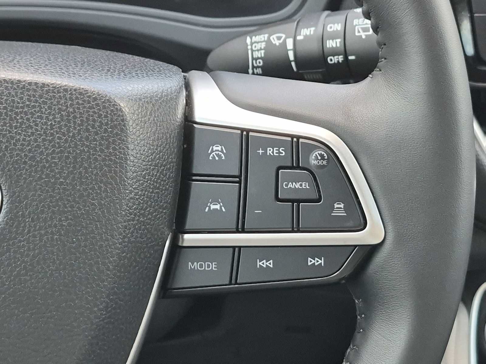 Used 2025 Toyota Grand Highlander AWD image 27