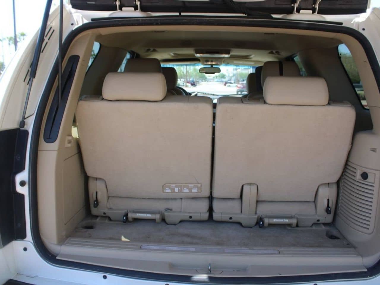 Used 2013 Cadillac Escalade Premium AWD/4WD image 12