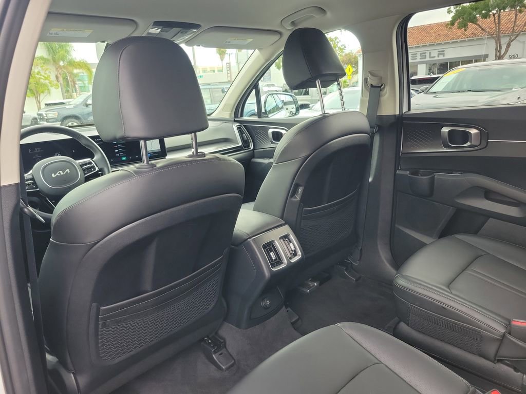 Used 2025 Kia Sorento EX image 15