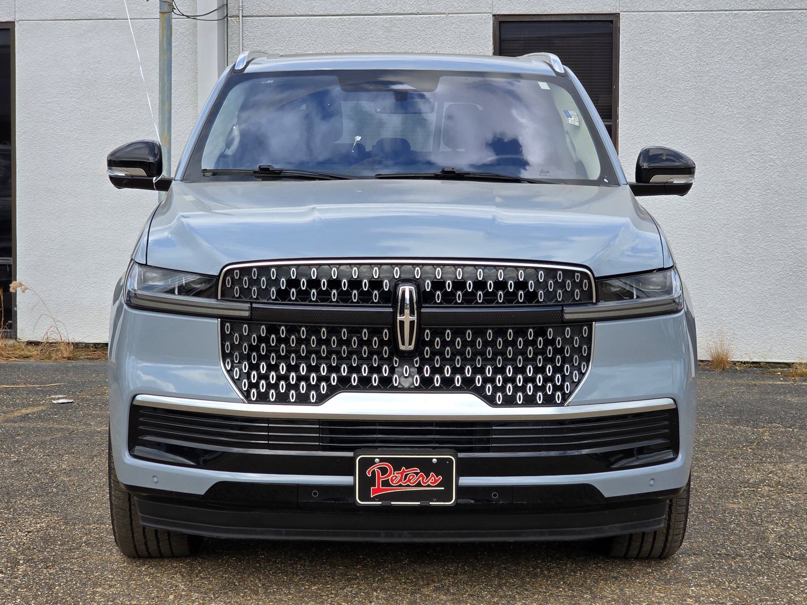 Used 2025 Lincoln Navigator Reserve AWD/4WD image 2