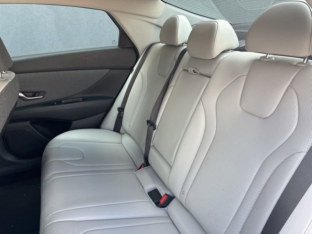 Used 2025 Hyundai Elantra Limited image 14