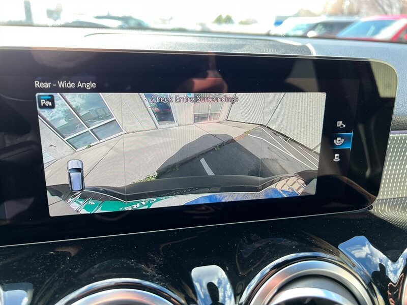 Used 2023 Mercedes-Benz EQB 300 4MATIC image 36