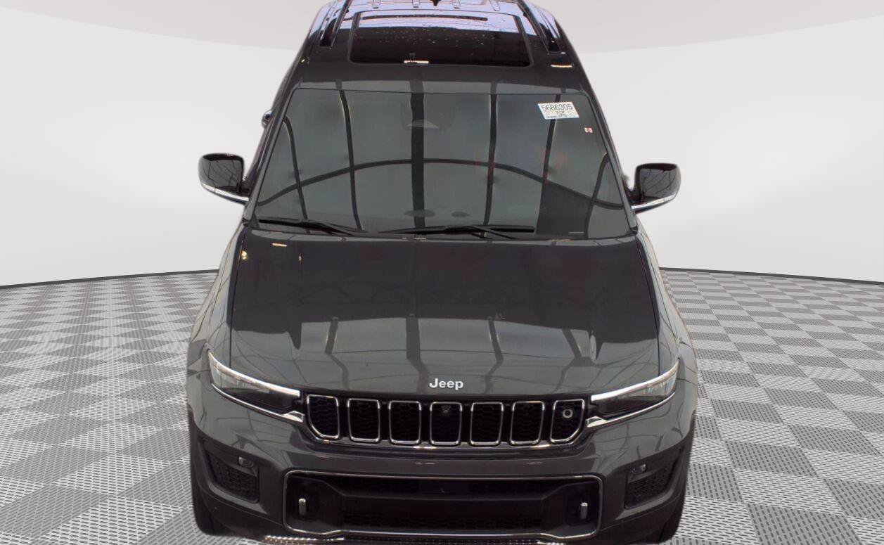 Used 2022 Jeep Grand Cherokee Overland w/ Advanced Protech Group III AWD/4WD image 19