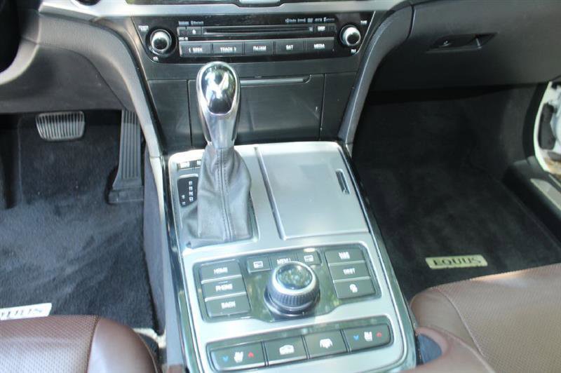 Used 2014 Hyundai Equus Signature RWD image 18