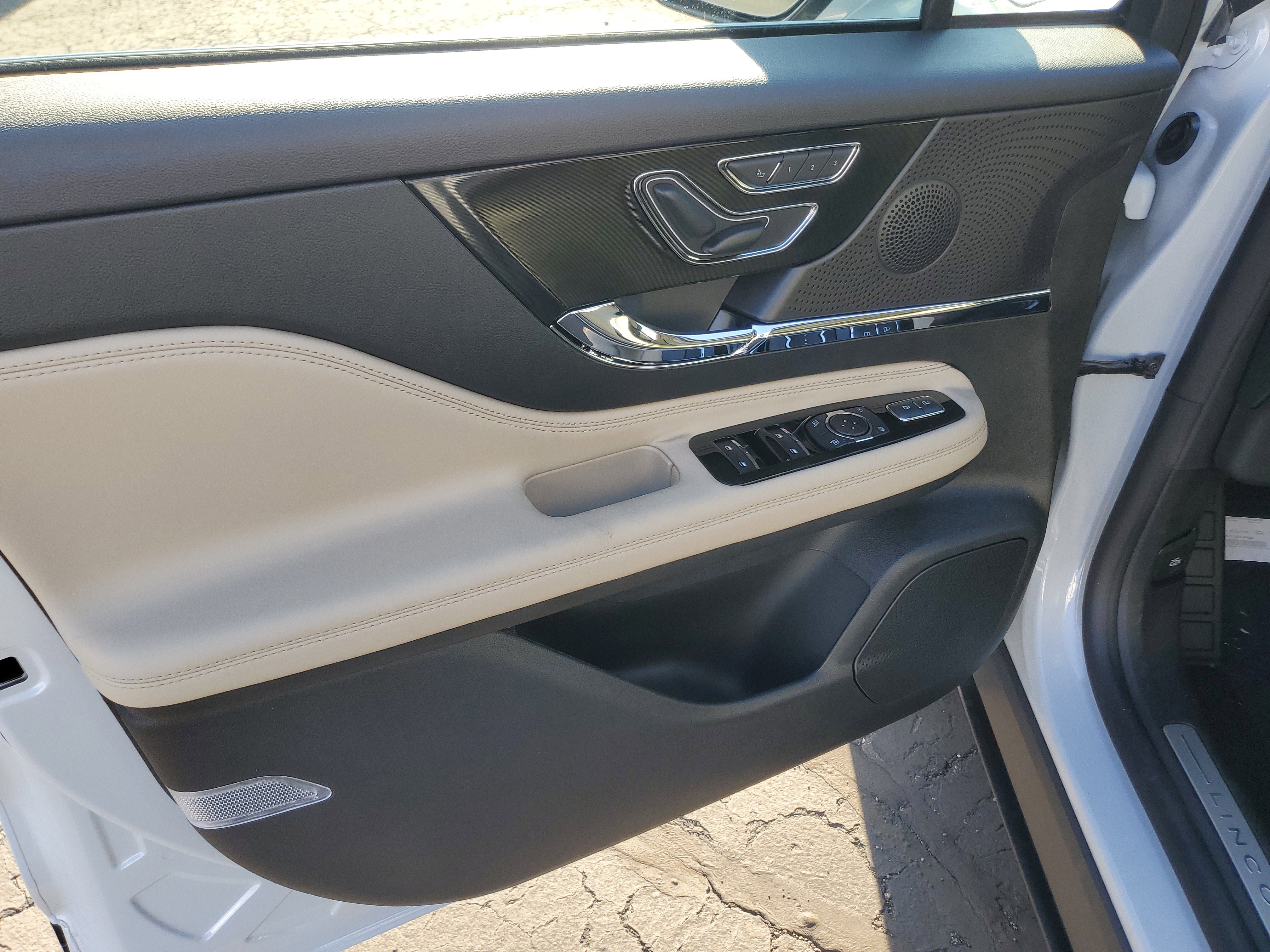 New 2026 Lincoln Corsair Reserve image 8