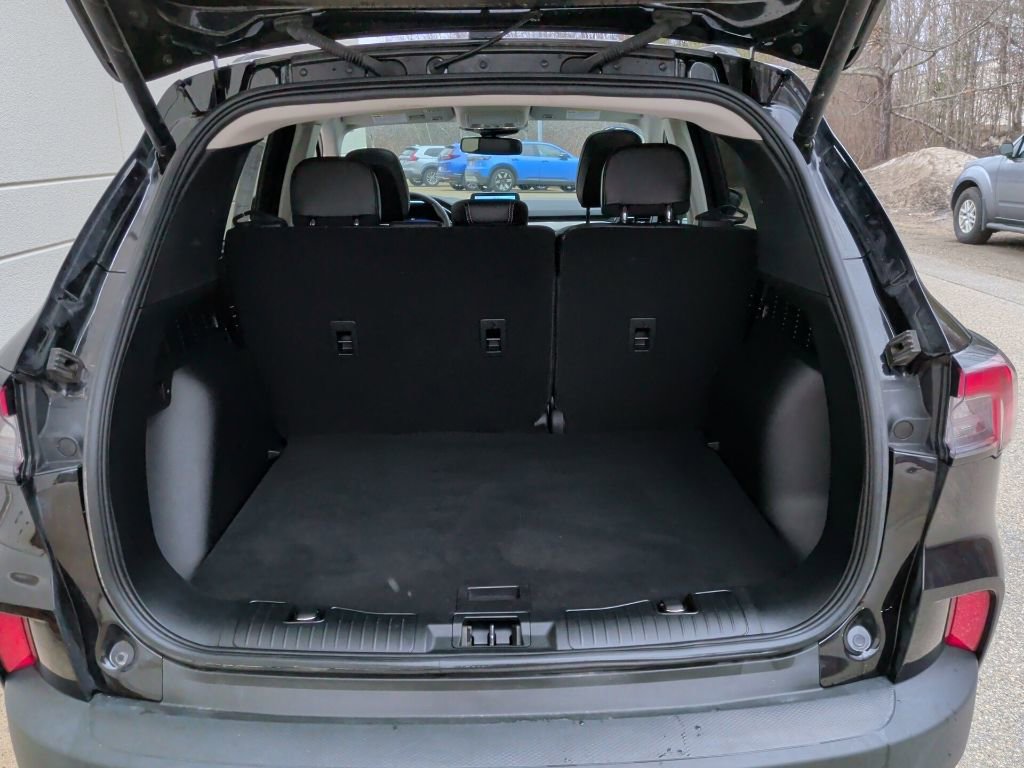 Certified 2022 Ford Escape Titanium w/ Class II Trailer Tow Package image 9