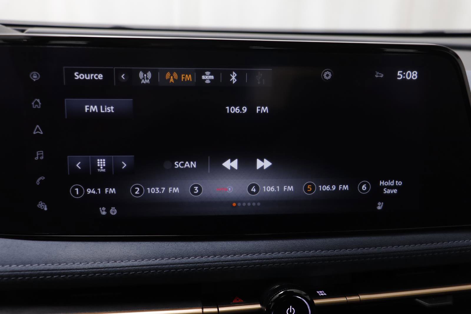 Used 2024 Nissan Ariya AWD image 8