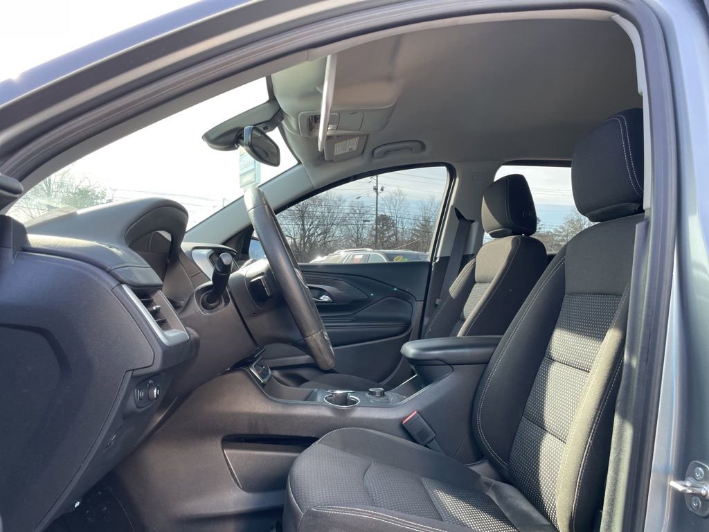 Used 2024 GMC Terrain SLE w/ Elevation Edition image 10