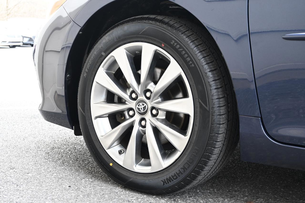 Used 2017 Toyota Camry XLE w/ Moonroof Package image 33