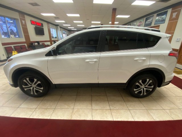 Used 2017 Toyota RAV4 LE image 4