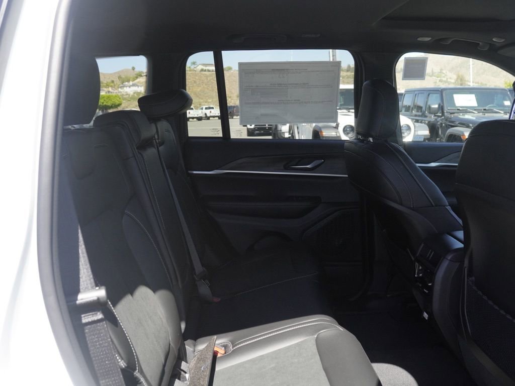 New 2026 Jeep Grand Cherokee Altitude AWD/4WD image 23