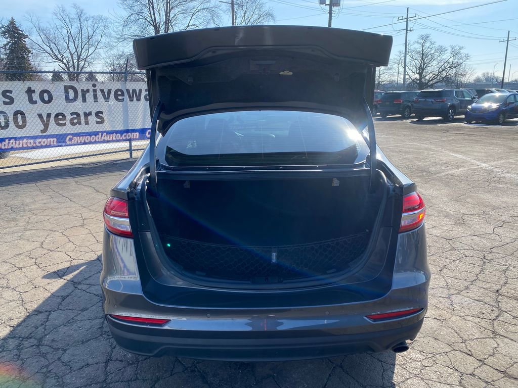 Used 2020 Ford Fusion SE image 4