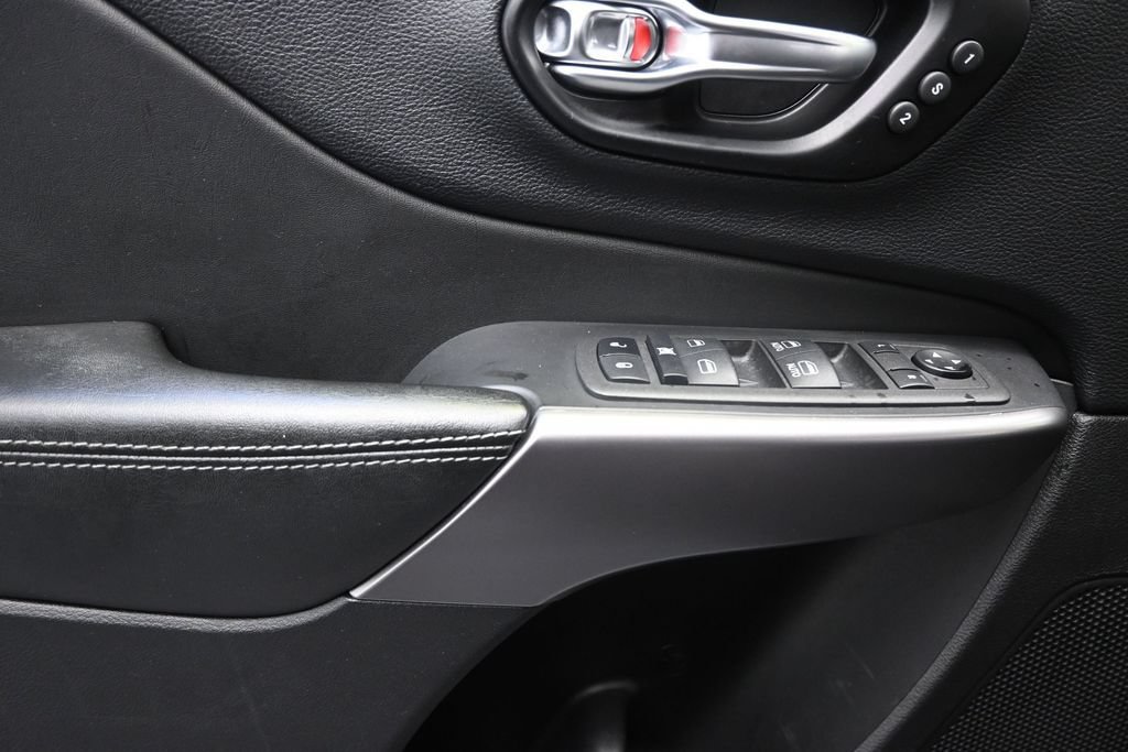 Used 2022 Jeep Cherokee Limited AWD/4WD image 20