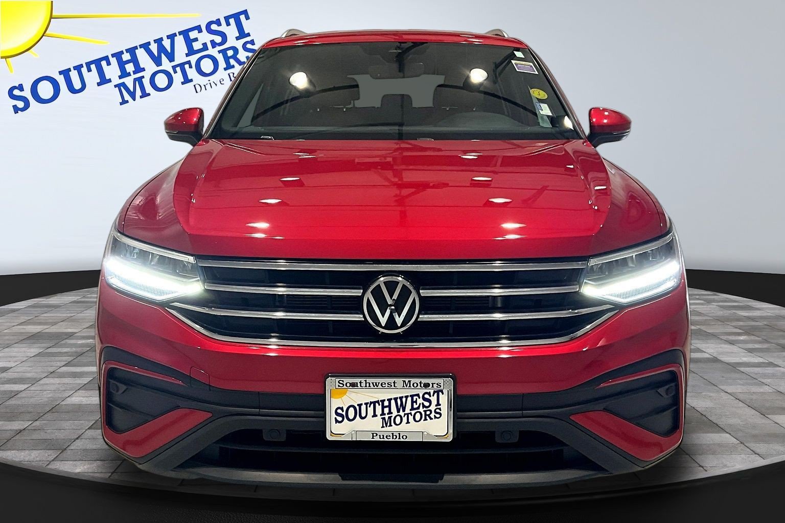 Used 2022 Volkswagen Tiguan SE AWD/4WD image 2