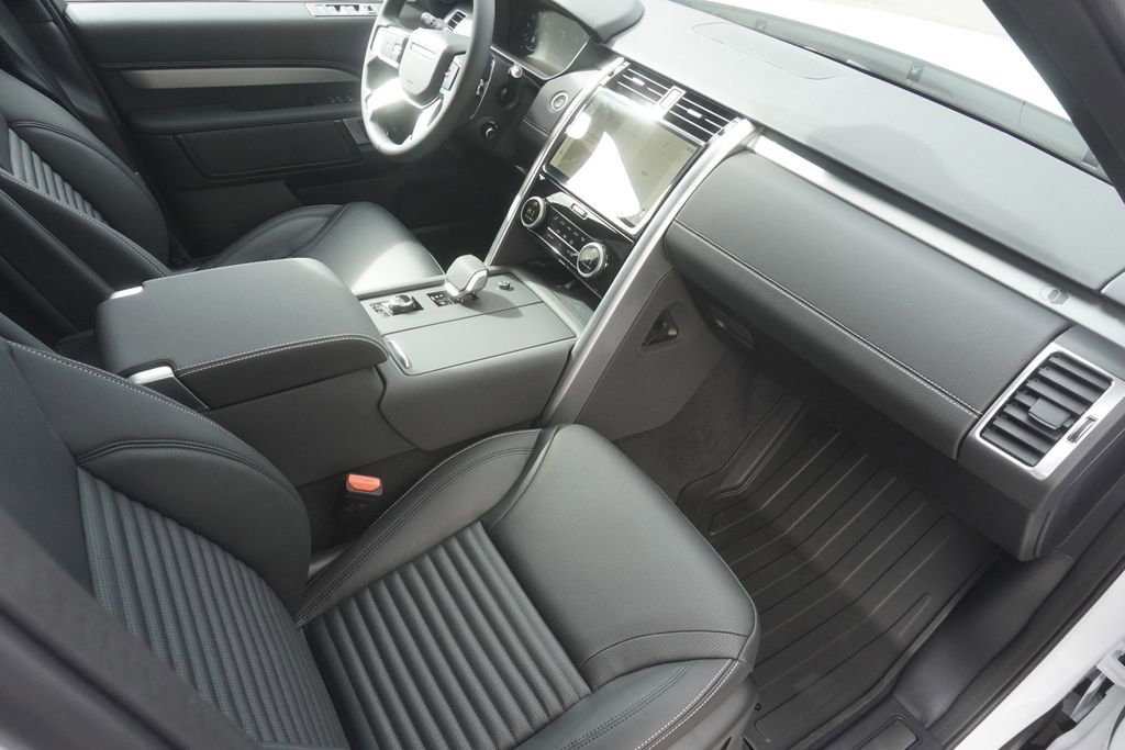 New 2026 Land Rover Discovery Limited Edition image 22