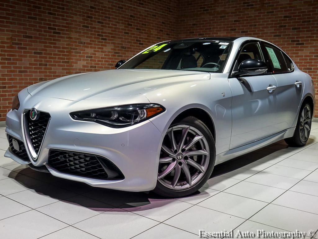 Used 2024 Alfa Romeo Giulia Ti AWD/4WD image 2