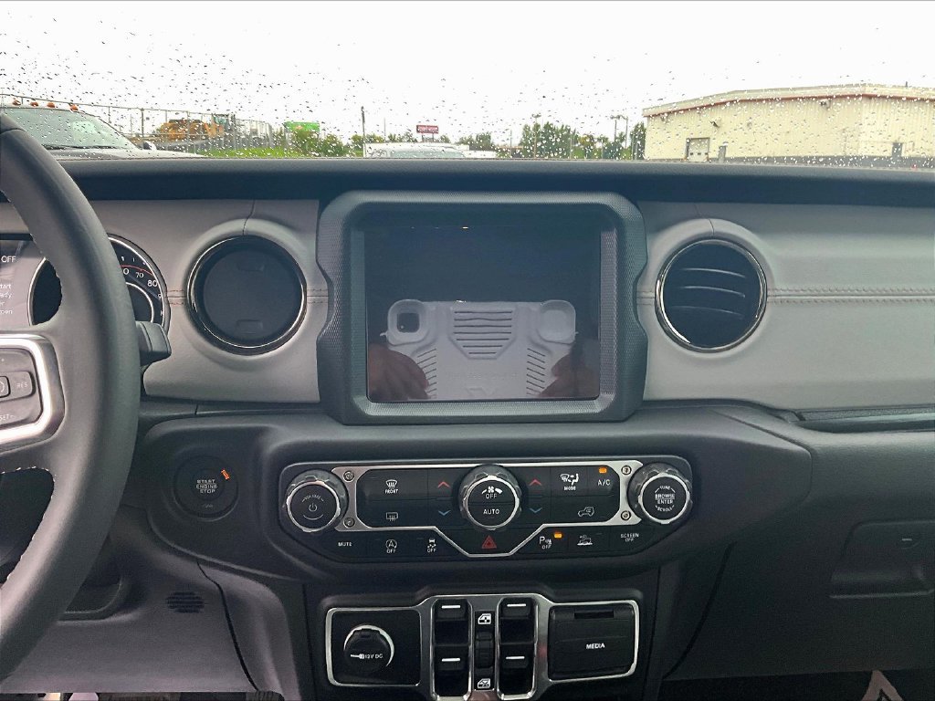 Used 2023 Jeep Wrangler Unlimited Sahara AWD/4WD image 20
