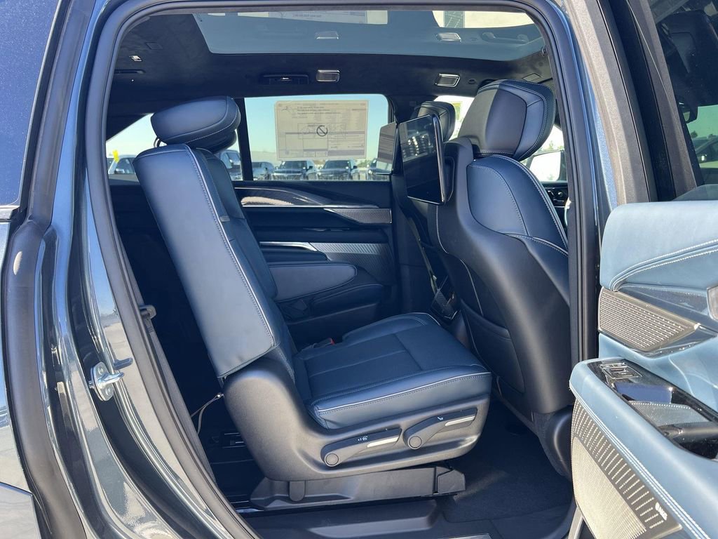 New 2025 Cadillac Escalade IQ Luxury 2 image 33