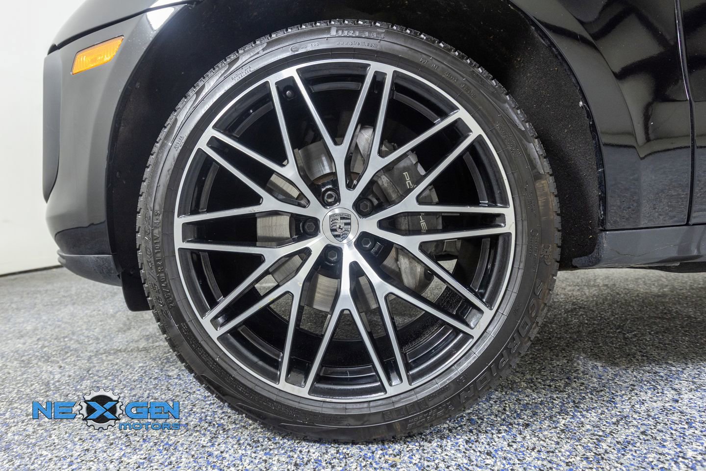 Used 2024 Porsche Macan AWD/4WD image 53