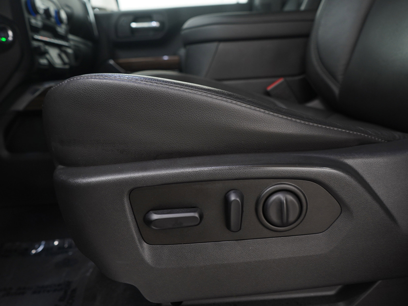 Used 2020 Chevrolet Silverado 1500 RST image 24