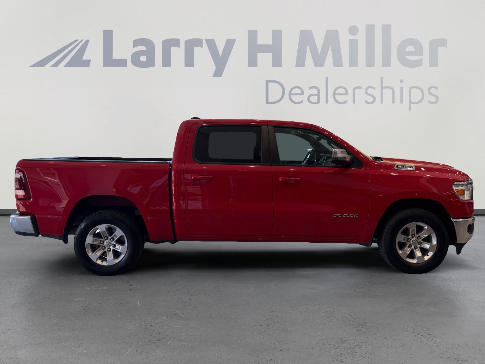 Used 2024 RAM 1500 Laramie AWD/4WD image 6