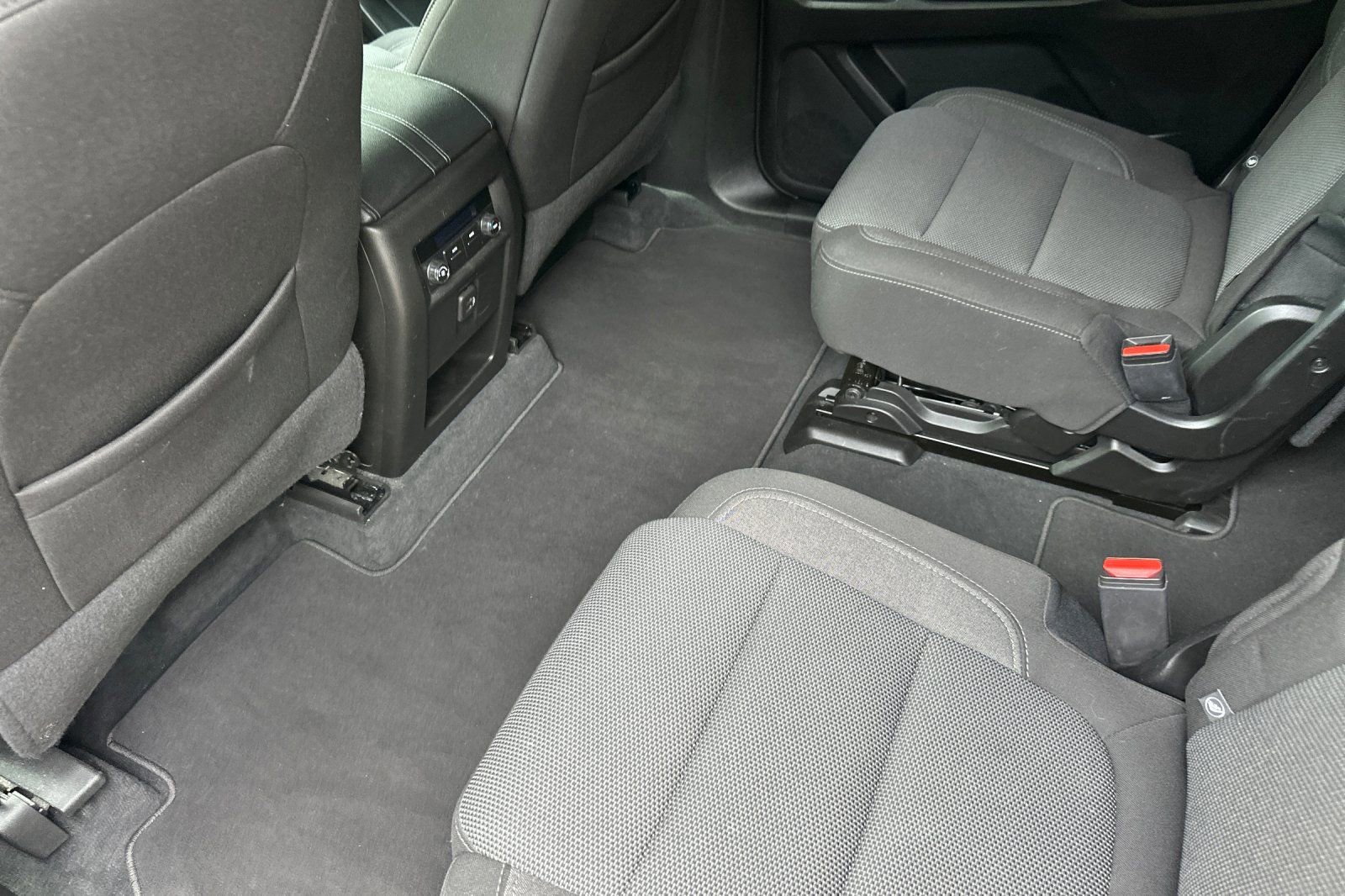 Used 2023 Chevrolet Traverse LT image 15