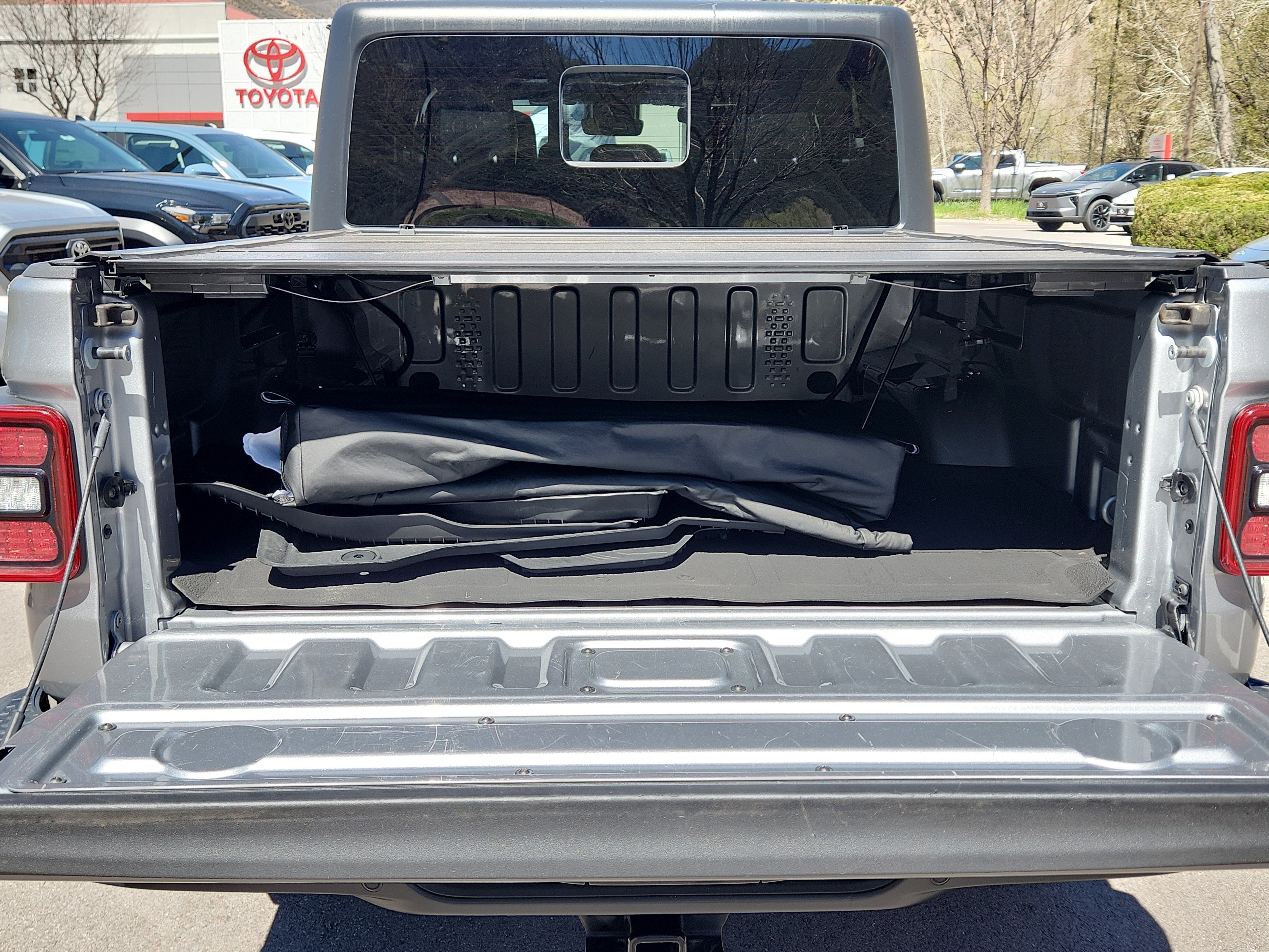 Used 2021 Jeep Gladiator Overland w/ Popular Equipment Package image 12