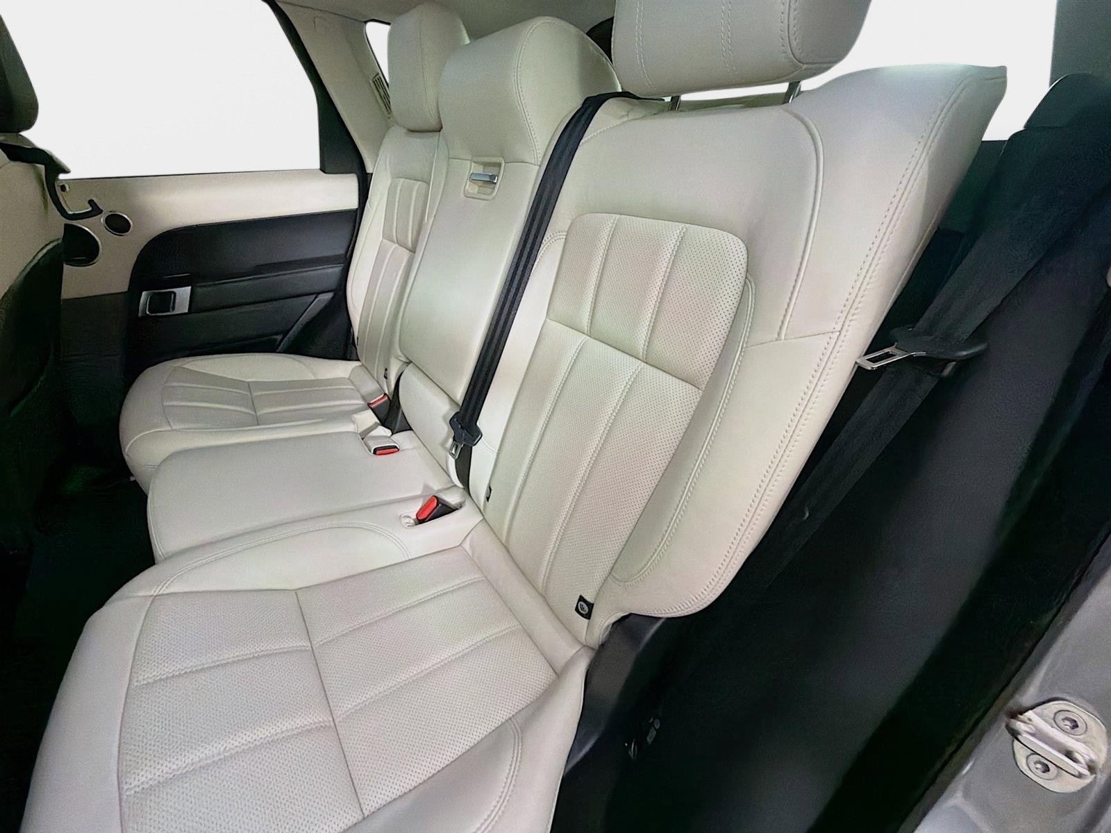 Used 2022 Land Rover Range Rover Sport HSE Silver Edition image 24