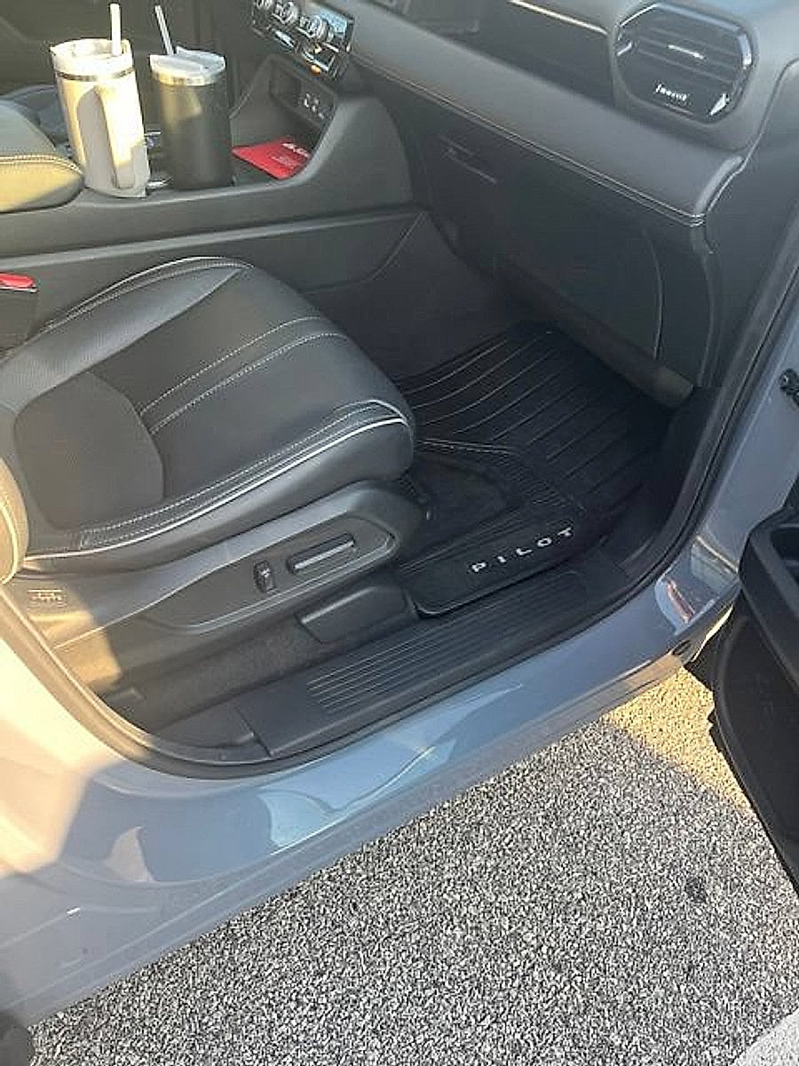 Used 2025 Honda Pilot Elite image 7