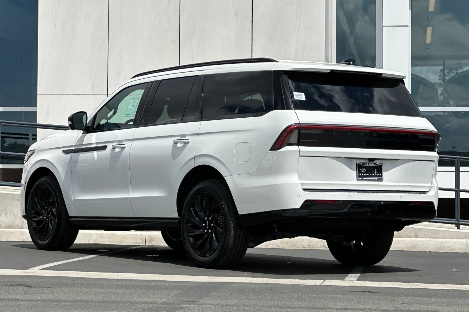 New 2026 Lincoln Navigator Reserve w/ Jet Appearance Package AWD/4WD image 5