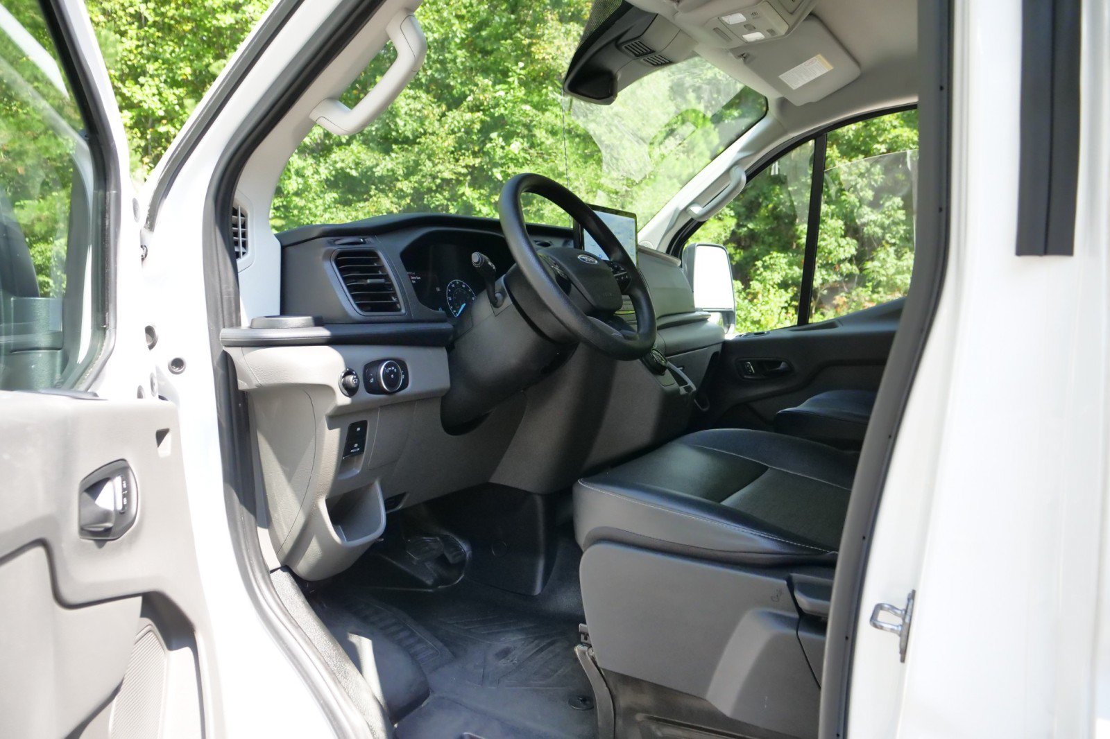 Used 2022 Ford E-Transit Low Roof w/ Load Area Protection Package RWD image 26