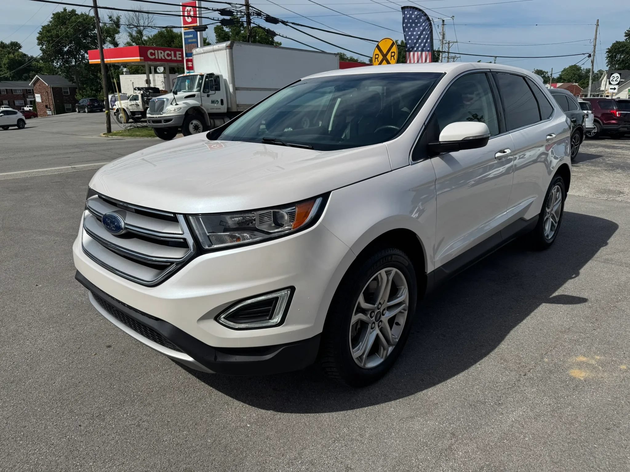 Used 2018 Ford Edge Titanium w/ Technology Package AWD/4WD image 4