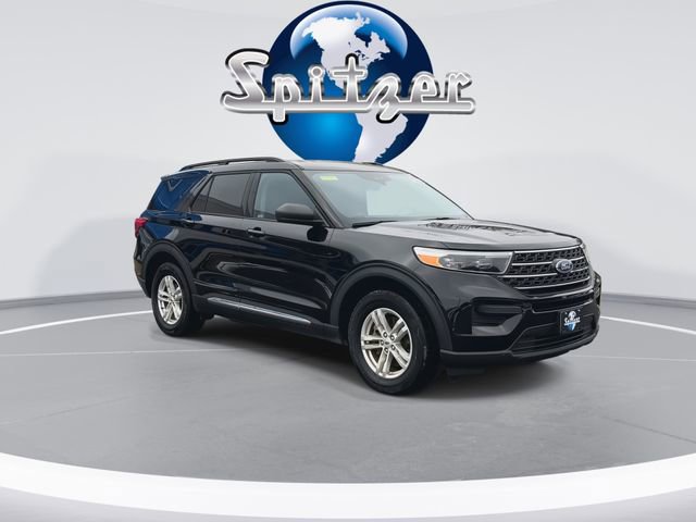 Used 2022 Ford Explorer XLT image 2