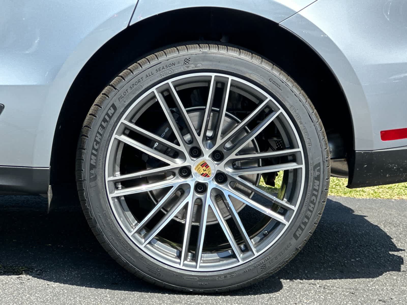 New 2026 Porsche Macan AWD/4WD image 31
