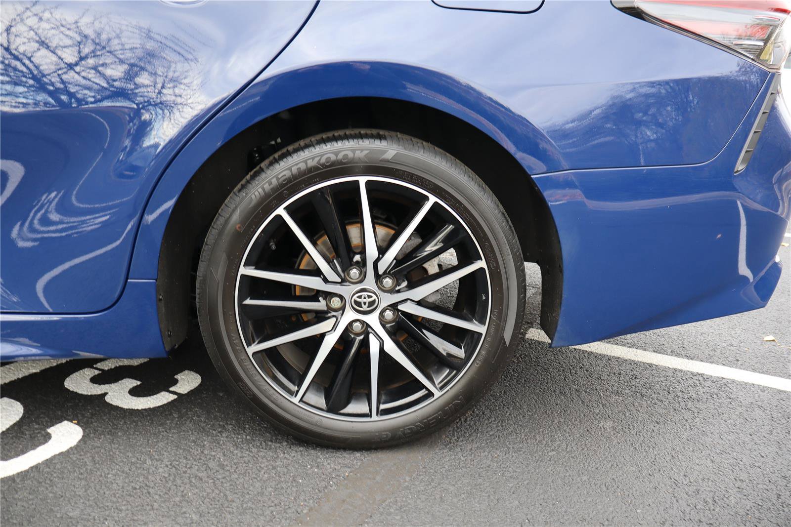 Used 2023 Toyota Camry SE image 9