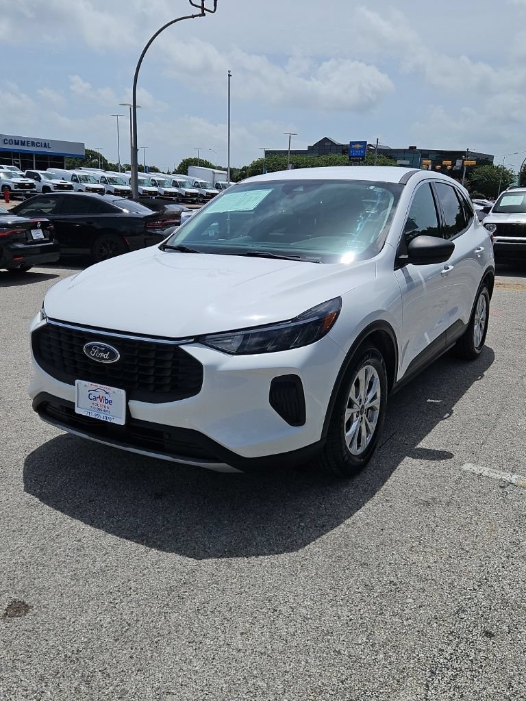 Used 2023 Ford Escape Active w/ Tech Pack #1 FWD image 3