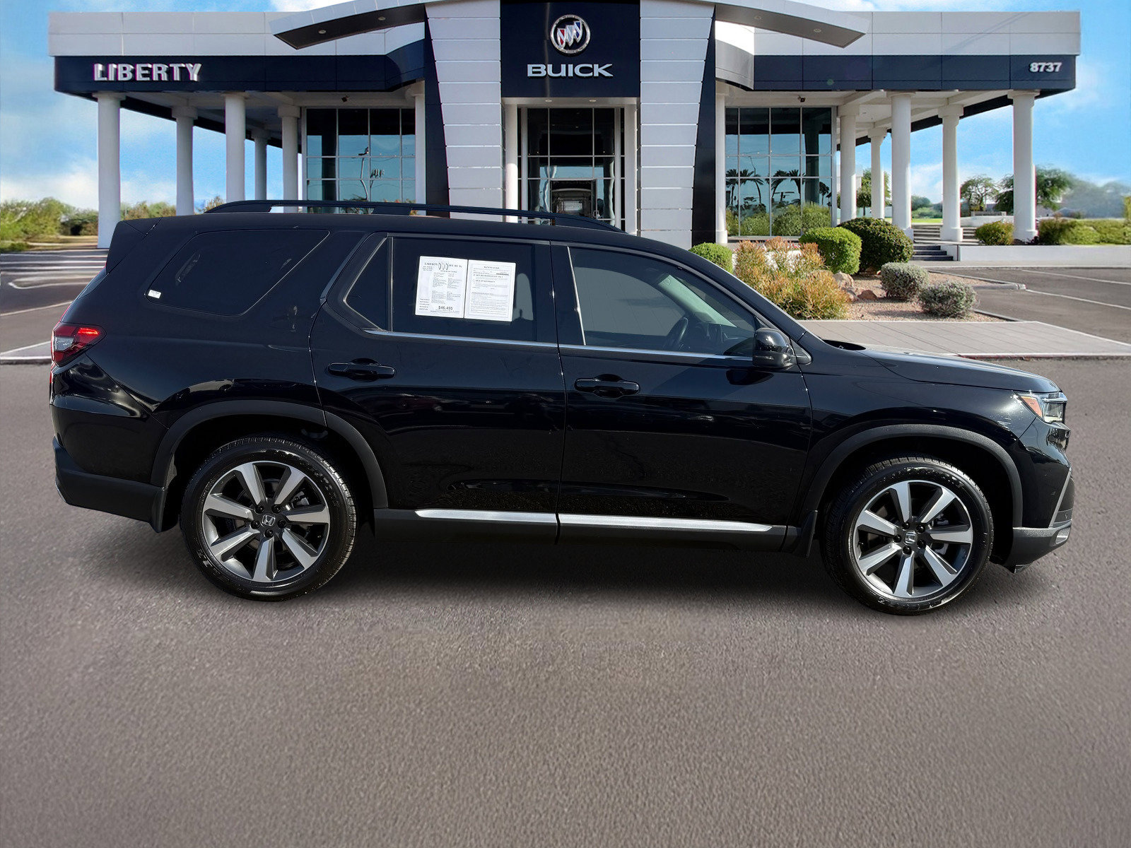 Used 2025 Honda Pilot Touring image 2