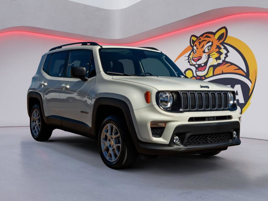 Used 2022 Jeep Renegade Latitude image 3