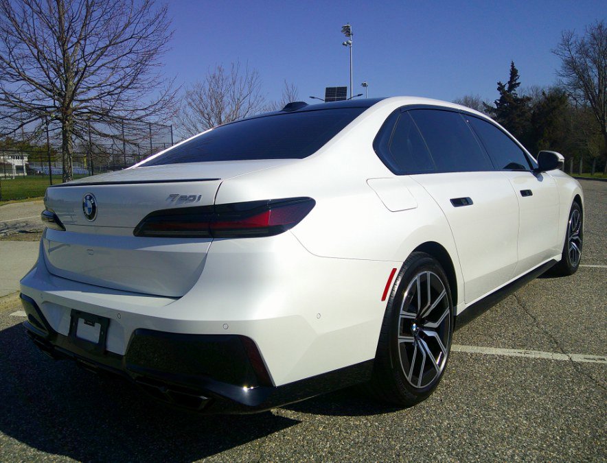 Used 2025 BMW 760i xDrive w/ Executive Package AWD/4WD image 28