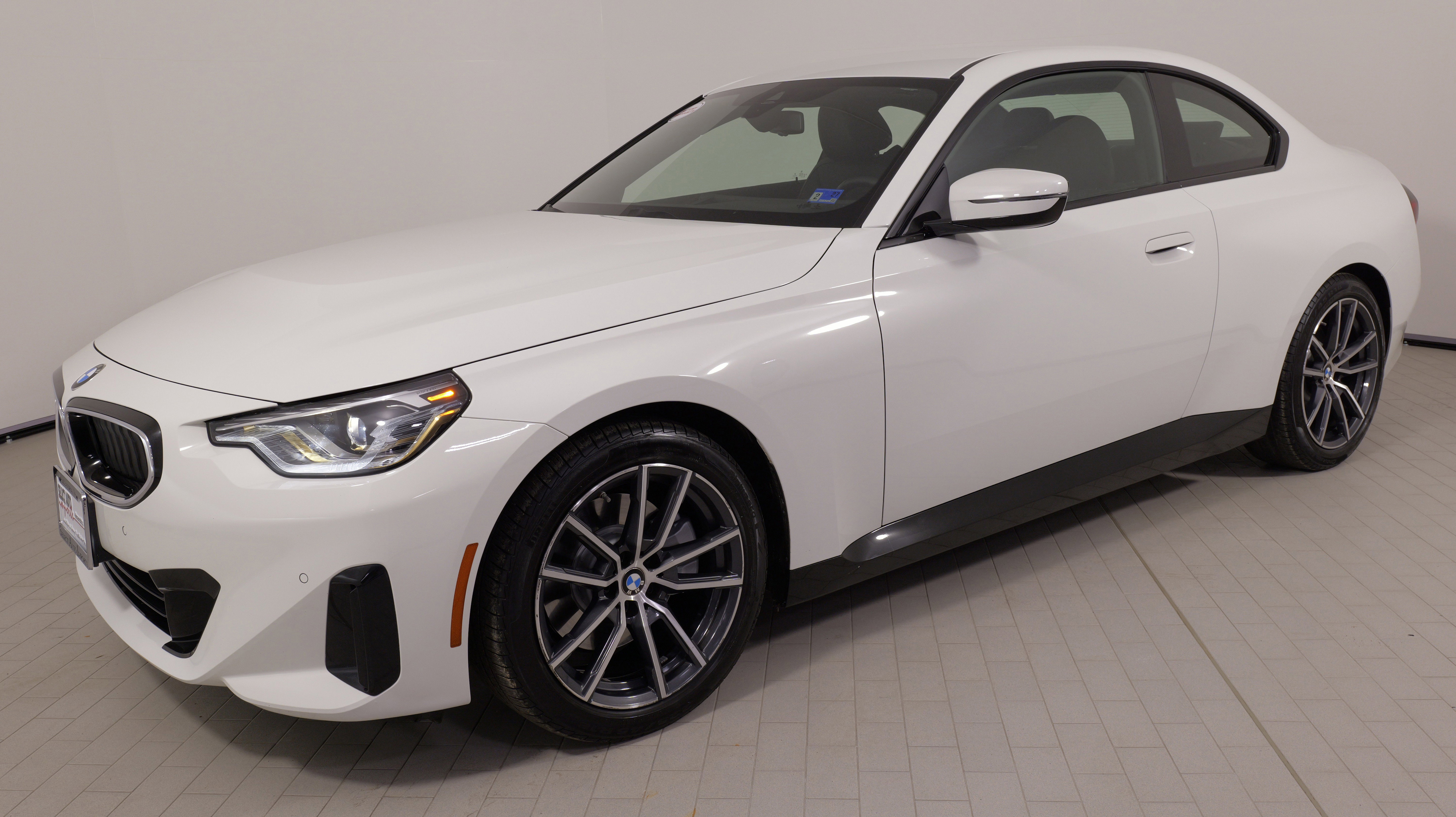 Used 2023 BMW 230i xDrive Coupe image 3