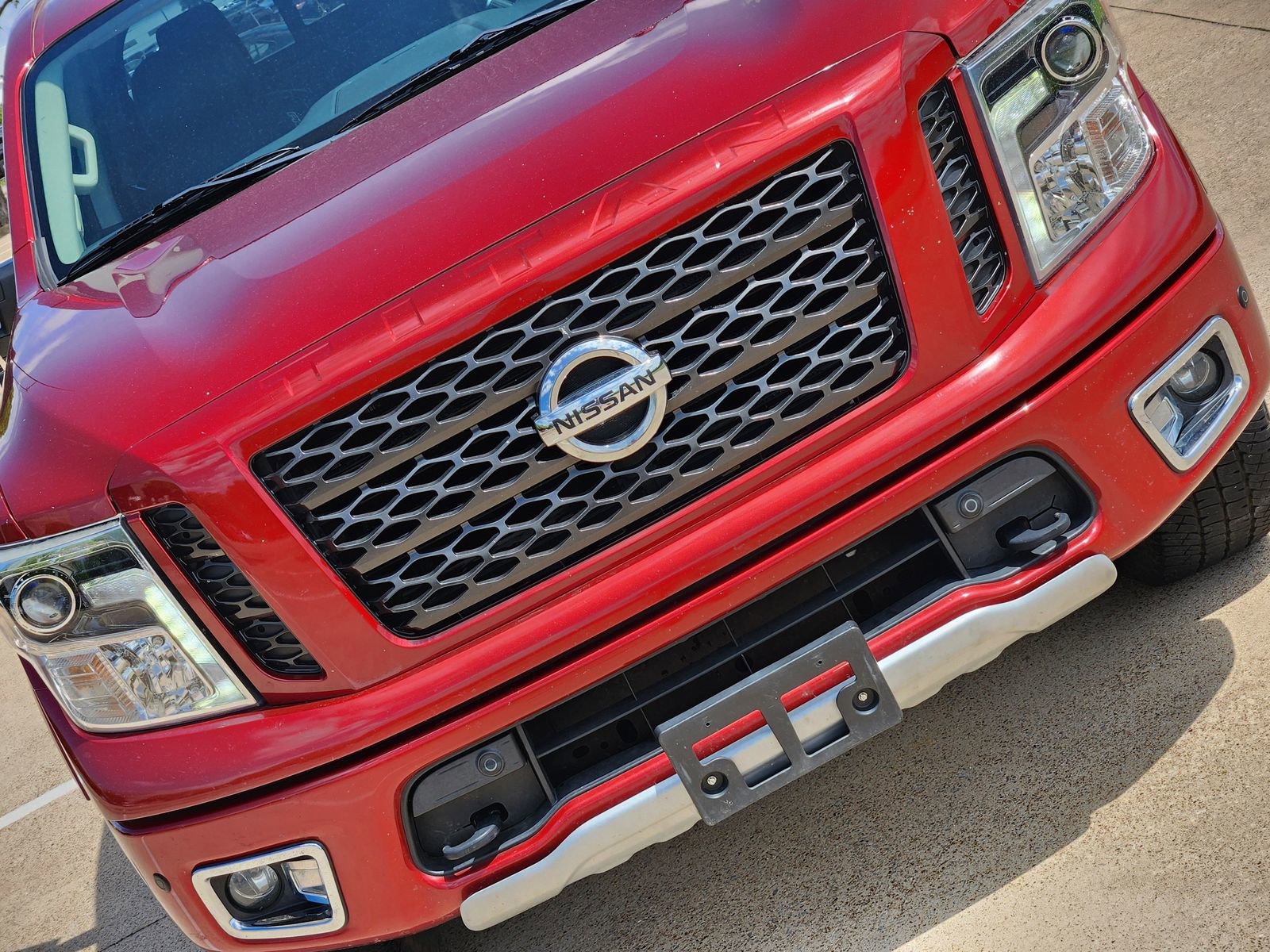 Used 2018 Nissan Titan PRO-4X w/ Pro-4x Utility Package image 12