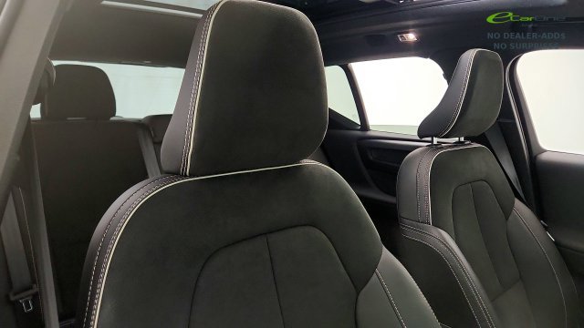 Used 2022 Volvo XC40 T4 R-Design w/ Protection Package Premier FWD image 34